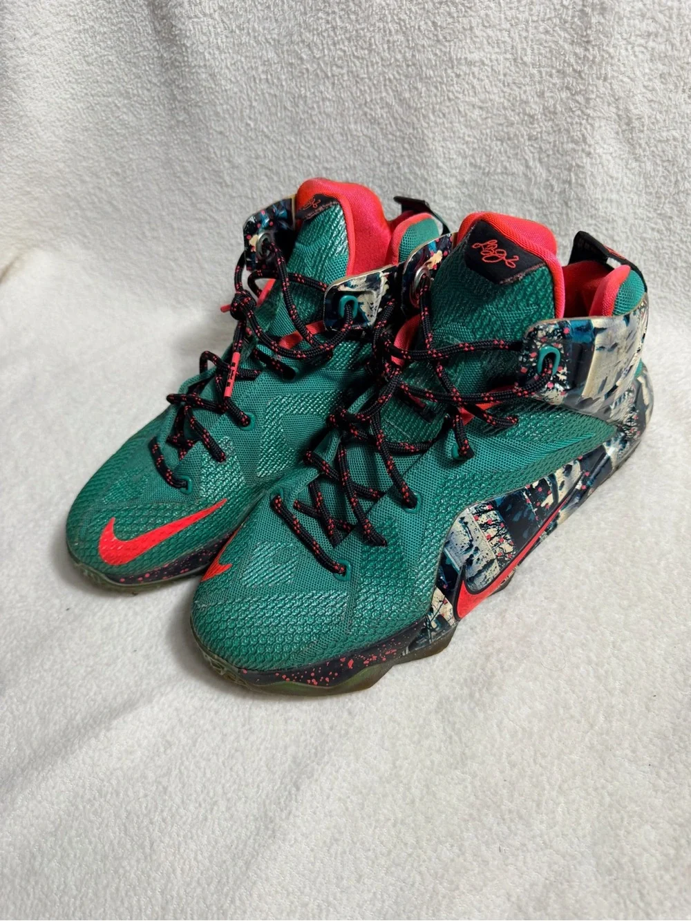 Nike LeBron 12 GS Christmas Emerald Green Basketball Shoes Size 7Y